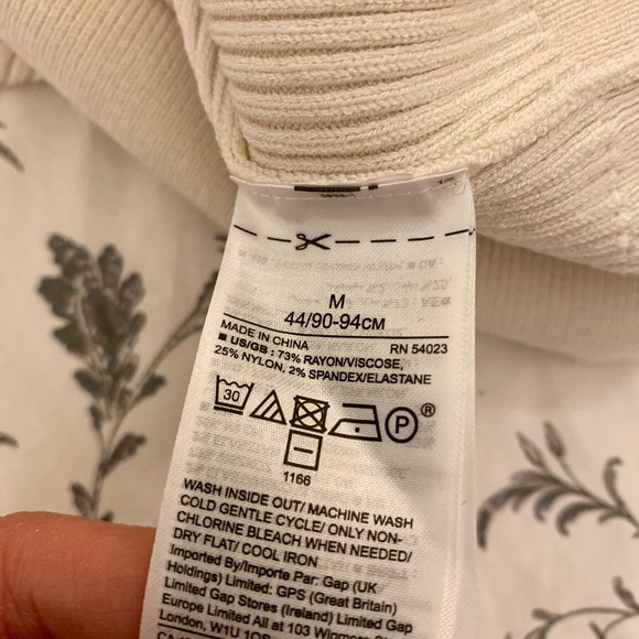 BANANA REPUBLIC Ribbed Balloon Sleeve Sweater - Size M, EUC - Picture 3 of 3